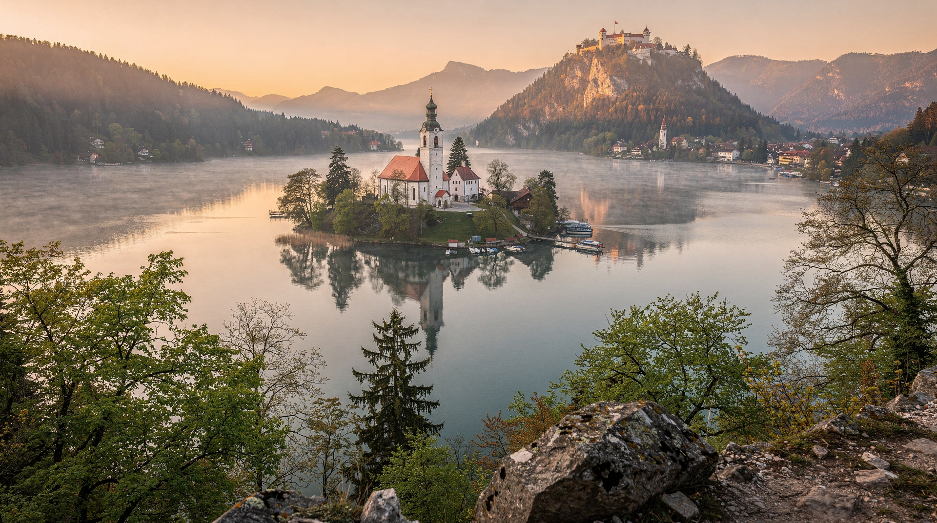 Avoiding crowds at Lake Bled: a practical timing guide for 2026