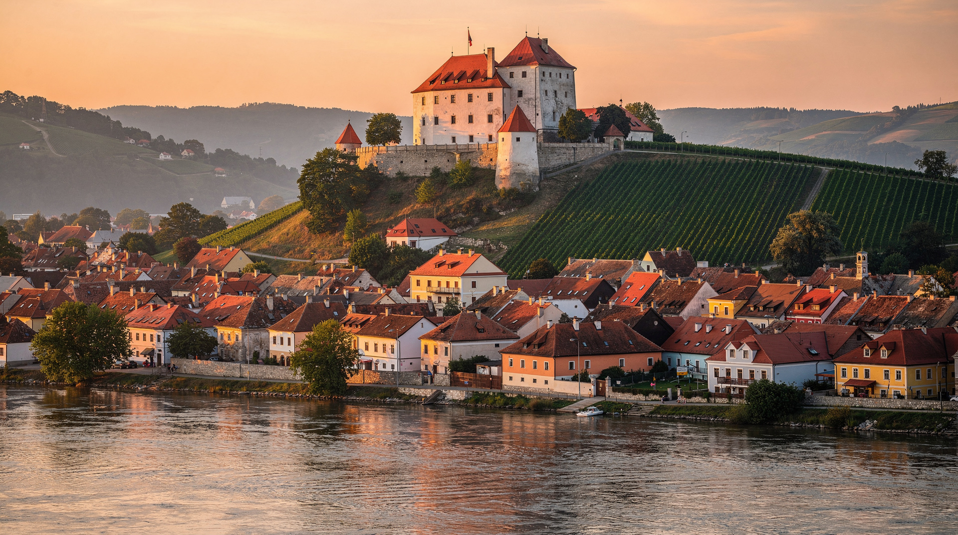 Ptuj: Sloweniens älteste Stadt und wie man einen Besuch optimal gestaltet — Ptuj: Sloweniens älteste Stadt mit römischer Vergangenheit, mittelalterlicher Bu