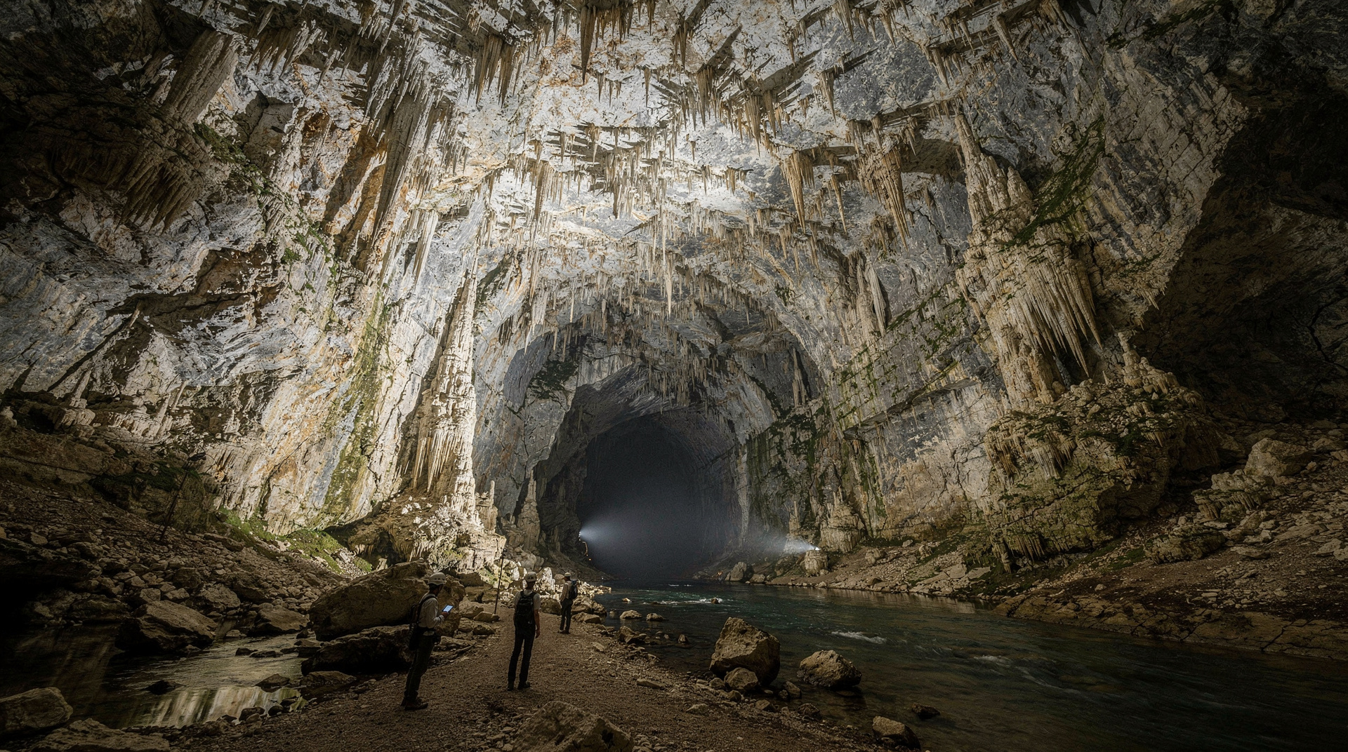 Guide des grottes de Škocjan : le canyon UNESCO qui remet Postojna en perspective