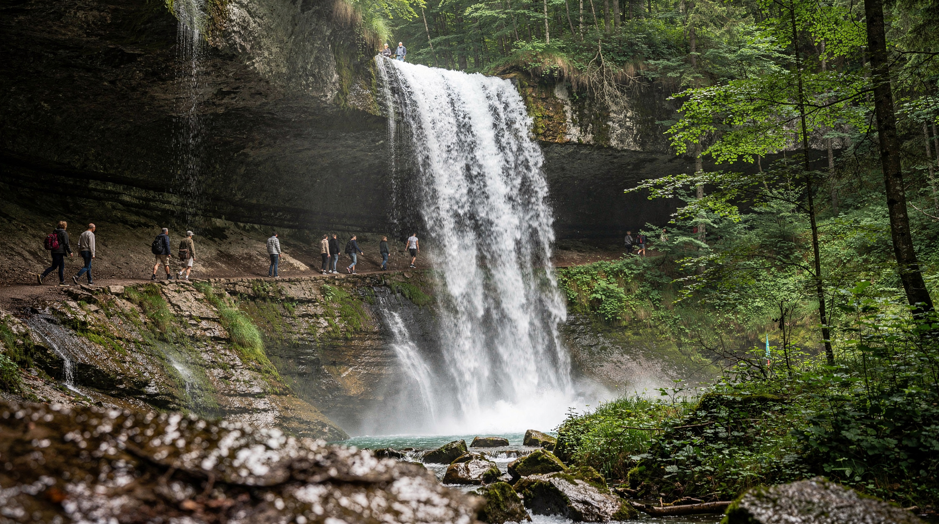 Wasserfälle in Slowenien: die besten Fälle und wie man sie erreicht — Sloweniens beste Wasserfälle: Savica bei Bohinj, Boka im Soča-Tal, Peričnik bei 